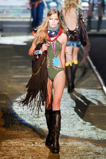 Fotoservizio/SS 2012/WOMEN/DSQUARED2/5