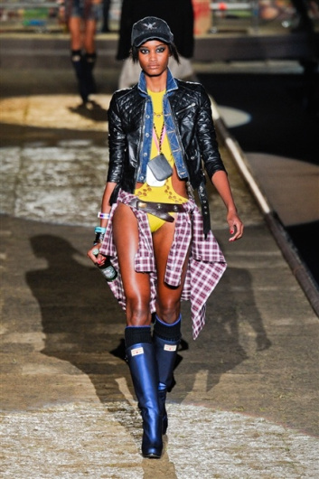 Fotoservizio/SS 2012/WOMEN/DSQUARED2/15