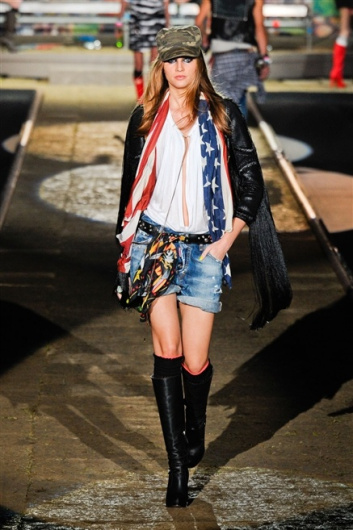 Fotoservizio/SS 2012/WOMEN/DSQUARED2/19