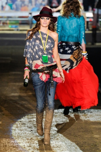 Fotoservizio/SS 2012/WOMEN/DSQUARED2/11