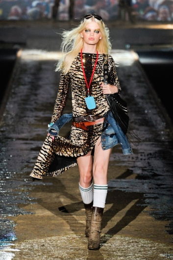 Fotoservizio/SS 2012/WOMEN/DSQUARED2/26