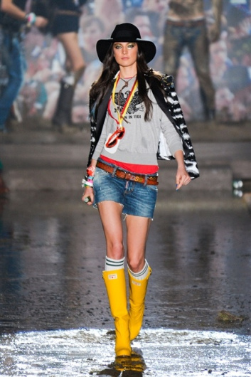 Fotoservizio/SS 2012/WOMEN/DSQUARED2/28