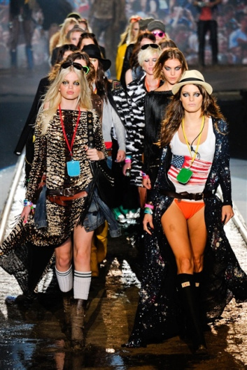 Fotoservizio/SS 2012/WOMEN/DSQUARED2/35