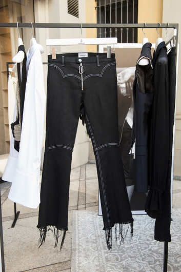Fotoservizio/SS 2019/WOMEN/PRESENTAZIONE/DONDUP/DP2/79
