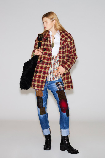 Fotoservizio/FW 21-22/WOMEN/SFILATA/DSQUARED2/DP2/29