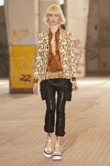 Fotoservizio/SS 2022/WOMEN/SFILATA/DSQUARED2/DP2/14