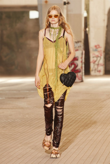 Fotoservizio/SS 2022/WOMEN/SFILATA/DSQUARED2/DP2/15