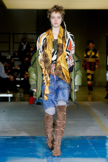 Fotoservizio/FW 22-23/WOMEN/SFILATA/DSQUARED2/DP2/12