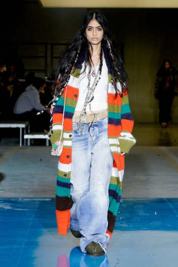 Fotoservizio/FW 22-23/WOMEN/SFILATA/DSQUARED2/DP2/13