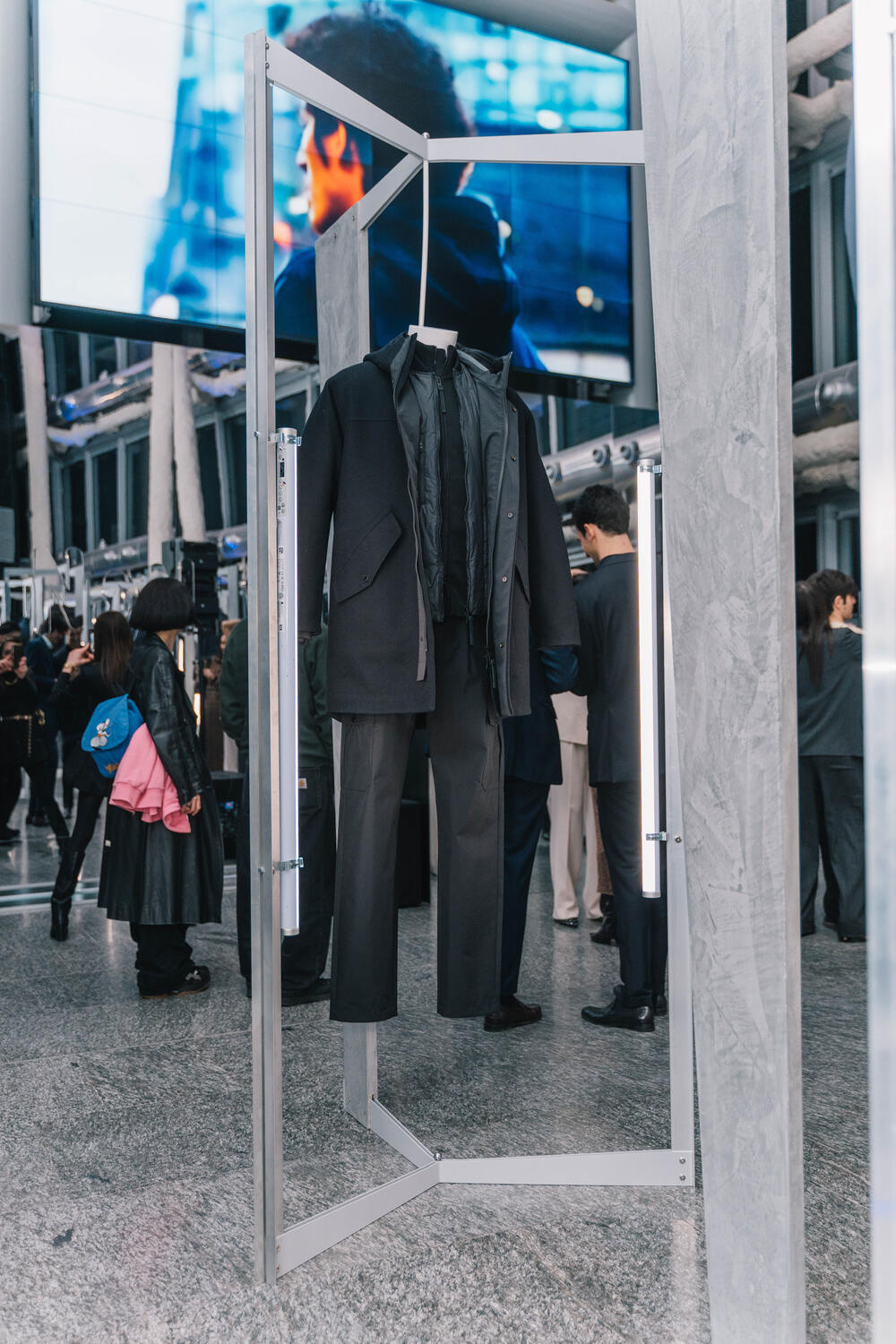 PEOPLE OF SHIBUYA MEN FW 25-26 - Foto #5