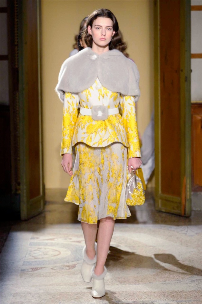 Fotoservizio/FW 2017-2018/WOMEN/BLUMARINE/DP2/2