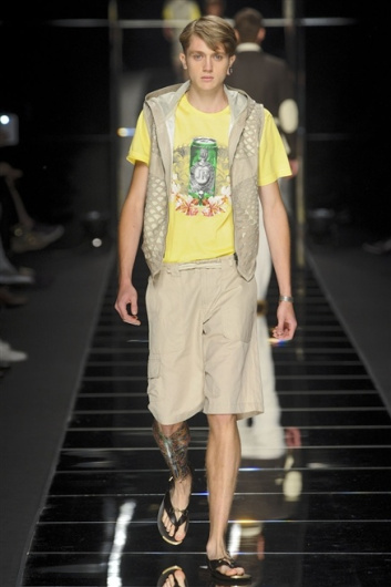 Fotoservizio/SS 2012/MEN/JOHN RICHMOND/D1/12