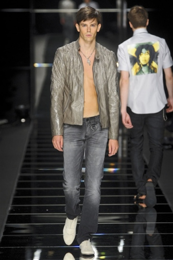 Fotoservizio/SS 2012/MEN/JOHN RICHMOND/D1/23