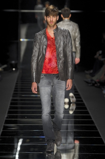 Fotoservizio/SS 2012/MEN/JOHN RICHMOND/D1/24