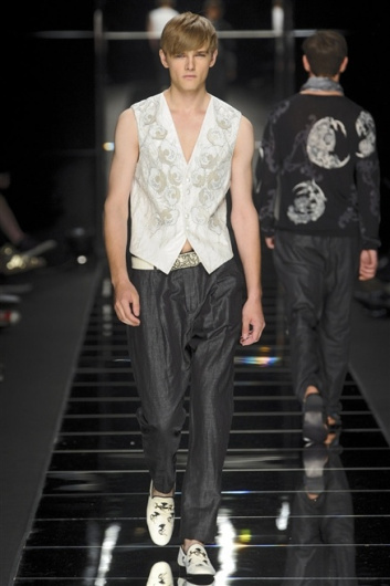 Fotoservizio/SS 2012/MEN/JOHN RICHMOND/D1/28