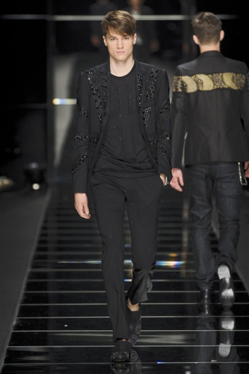 Fotoservizio/SS 2012/MEN/JOHN RICHMOND/D1/40